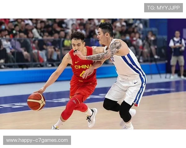 中国男篮力克对手锁定胜局 备战世界杯展现新阵容风采