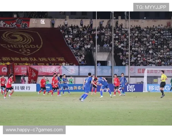 中国足球联赛新赛季激战正酣 强队迎来新挑战 弱队奋力求突破